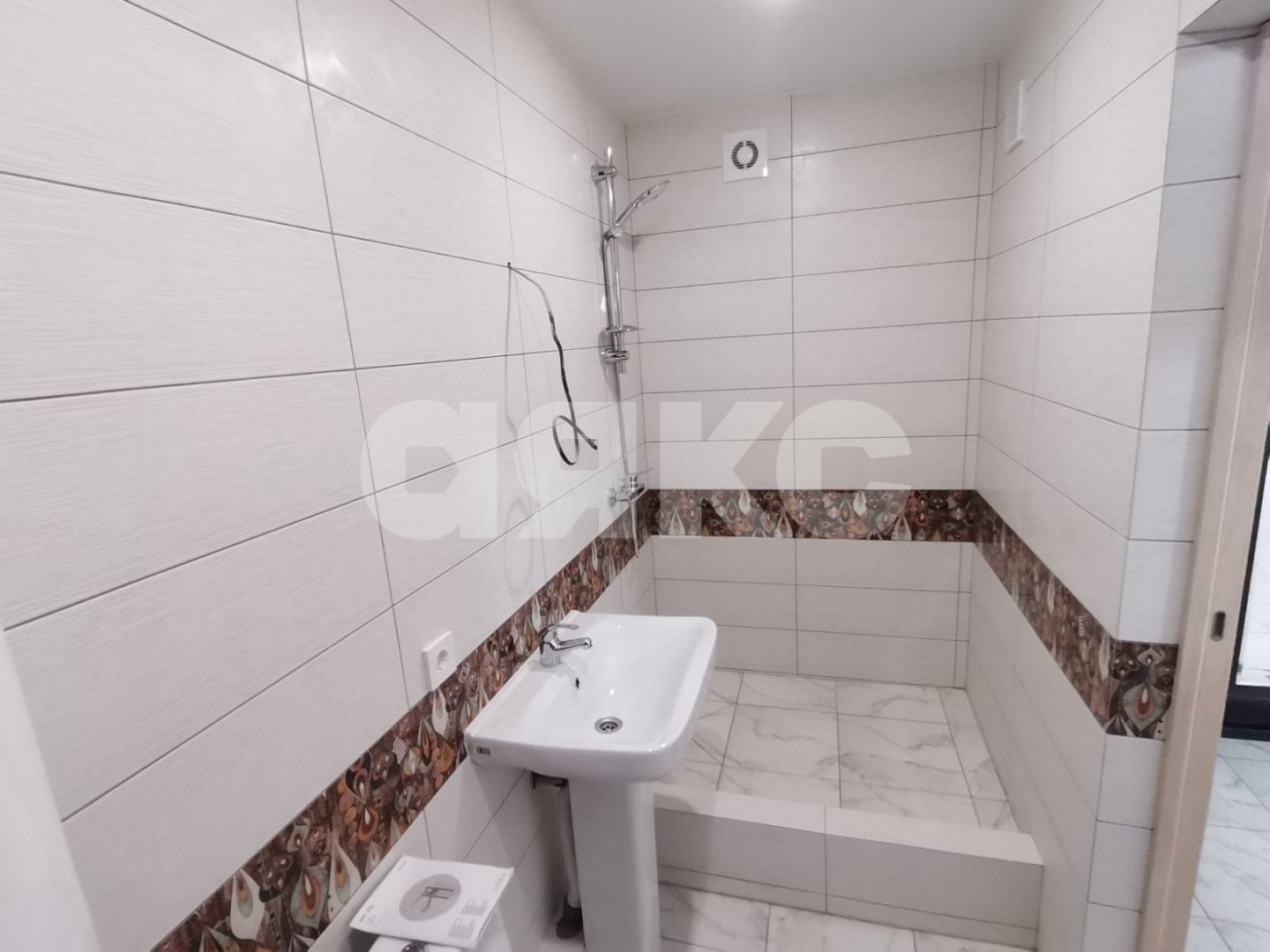 Фото №4: Коммерция 38 м² - Анапа, Алексеевка, жилой комплекс Лазурный, Алексеевка, мкр. жилой комплекс Лазурный, ул. Крестьянская, 27к7