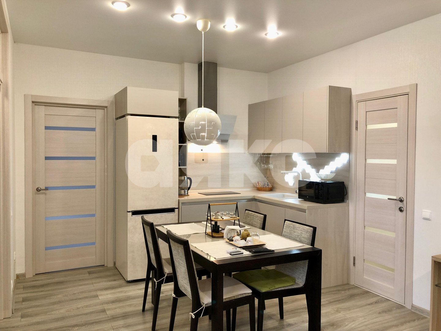 Фото №1: 1-комнатная квартира 55 м² - Сукко, Парковый, жилой комплекс Холидей Хаус, мкр. жилой комплекс Холидей Хаус, ул. Мирная, 11к1