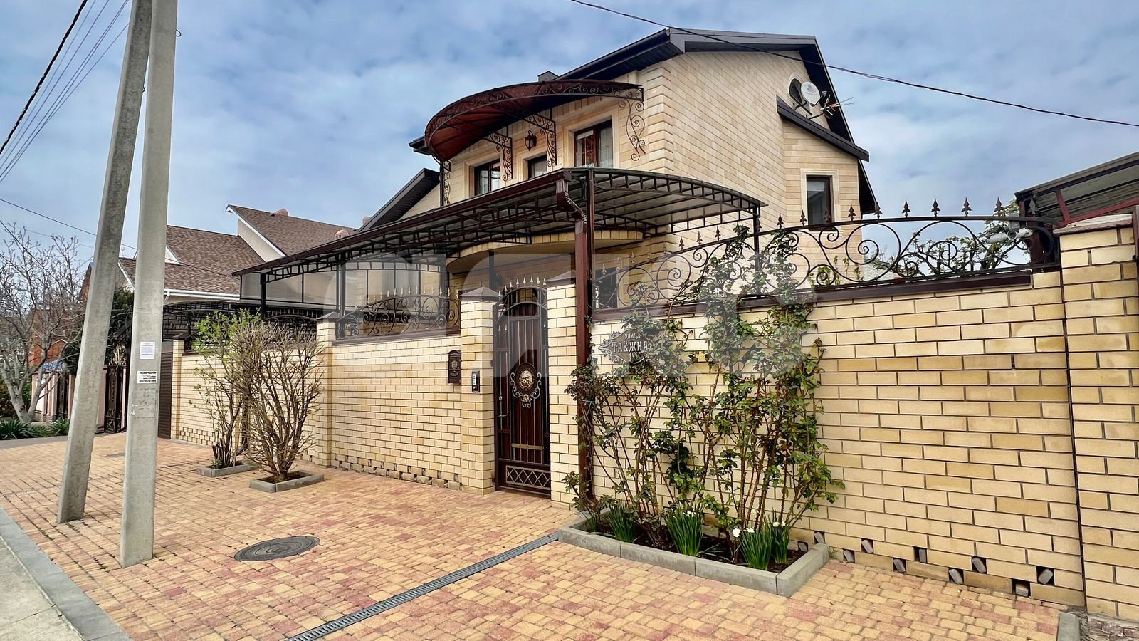 Фото №2: Коттедж 303 м² + 6 сот. - Анапа, мкр. Алексеевка, ул. Таёжная, 19