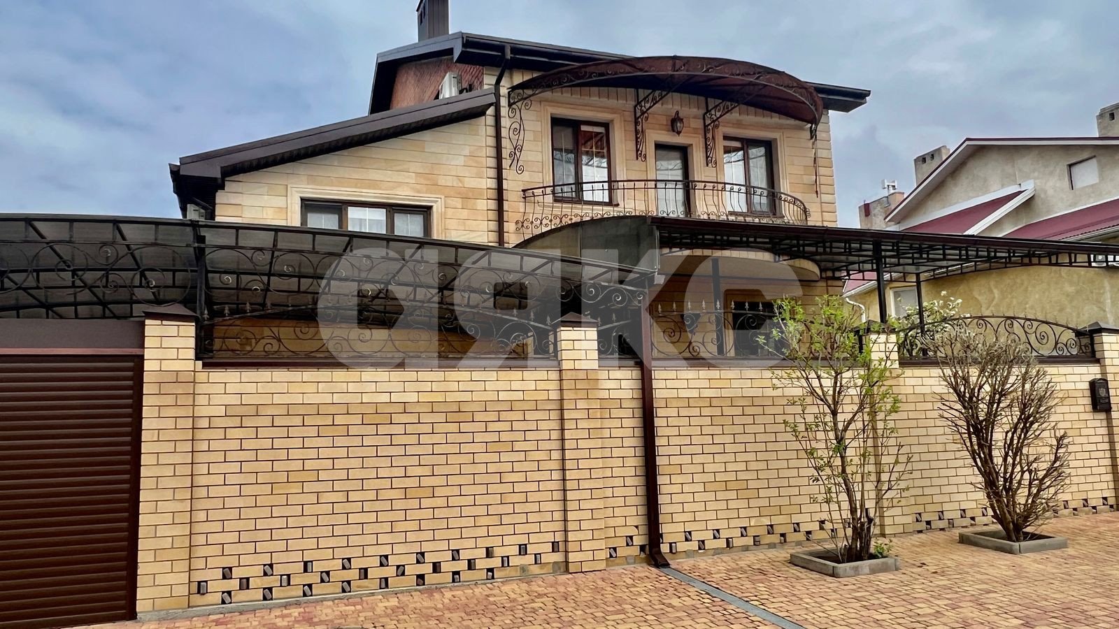 Фото №1: Коттедж 303 м² + 6 сот. - Анапа, мкр. Алексеевка, ул. Таёжная, 19