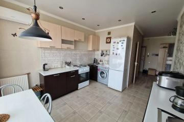 Фото №1: 2-комнатная квартира 57 м² - Берёзовый, мкр. Витаминкомбинат, ул. Декоративная, 1/5