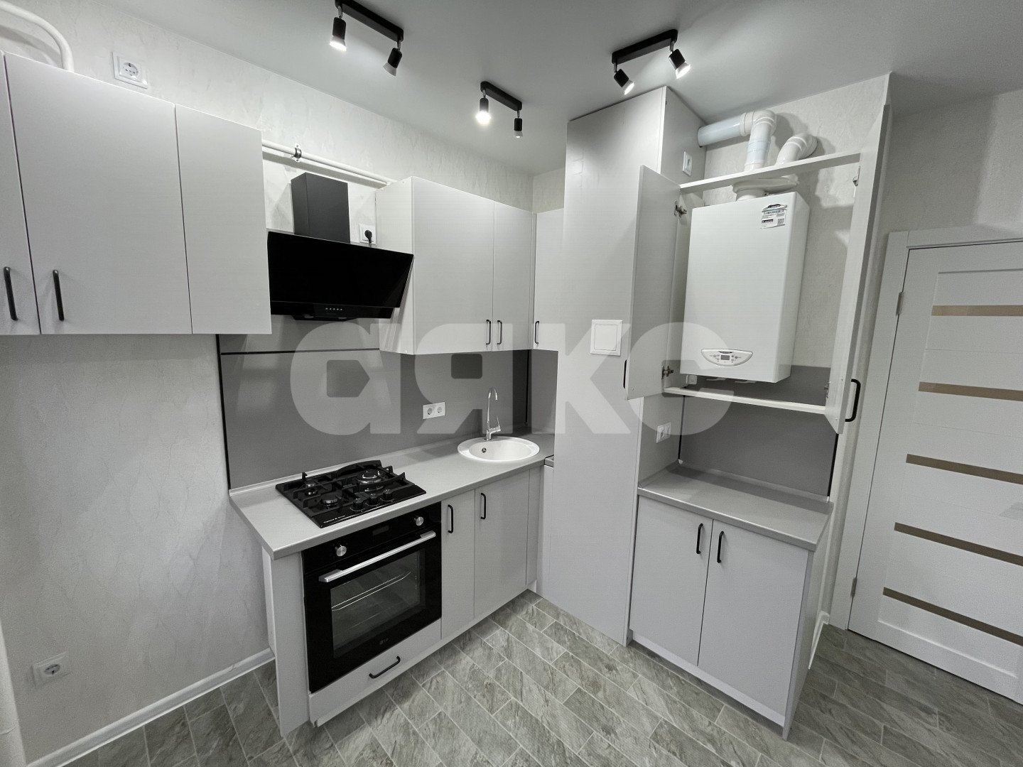 Фото №1: 2-комнатная квартира 50 м² - Анапа, жилой комплекс Лазурный, Алексеевка, Алексеевка, мкр. жилой комплекс Лазурный, ул. Крестьянская, 27к2