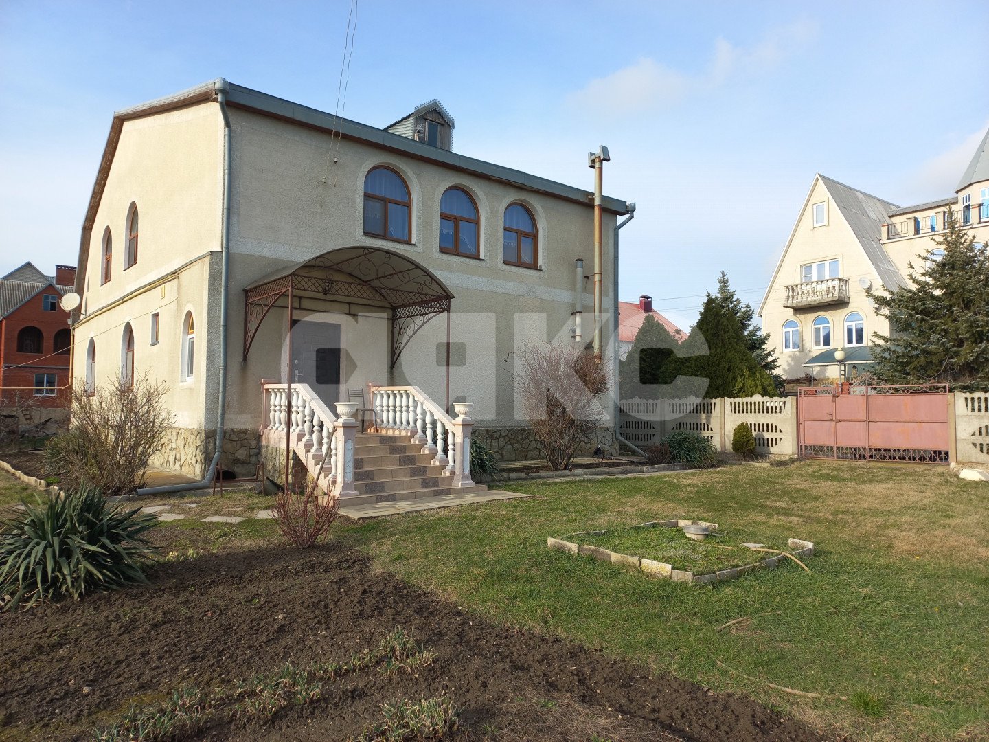 Фото №1: Дом 220 м² + 6.7 сот. - Пятихатки, ул. Жемчужная