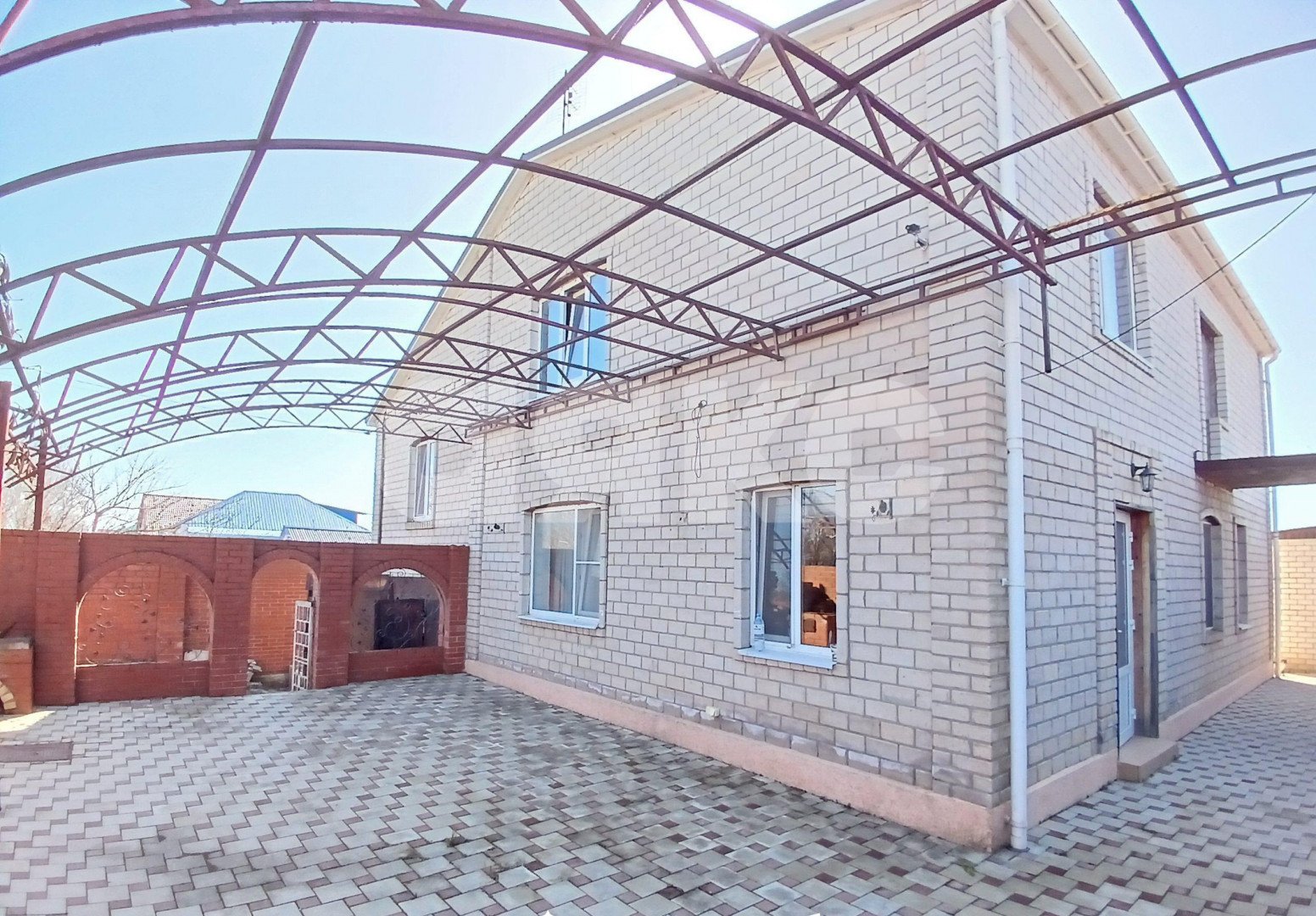 Фото №1: Дом 197 м² + 6 сот. - Виноградный, ул. Красная, 106